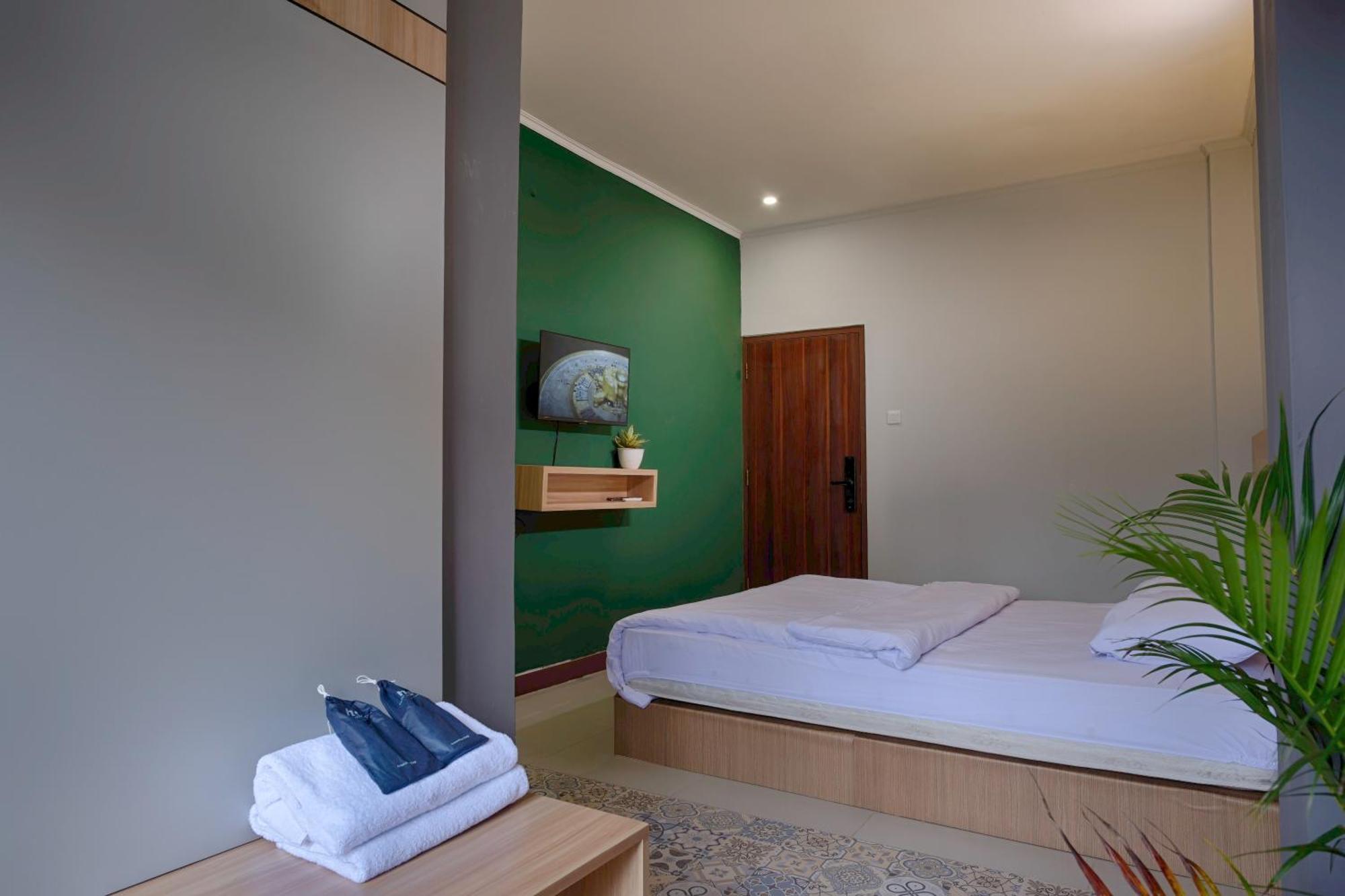Hubs Hostel Yogyakarta Exterior photo
