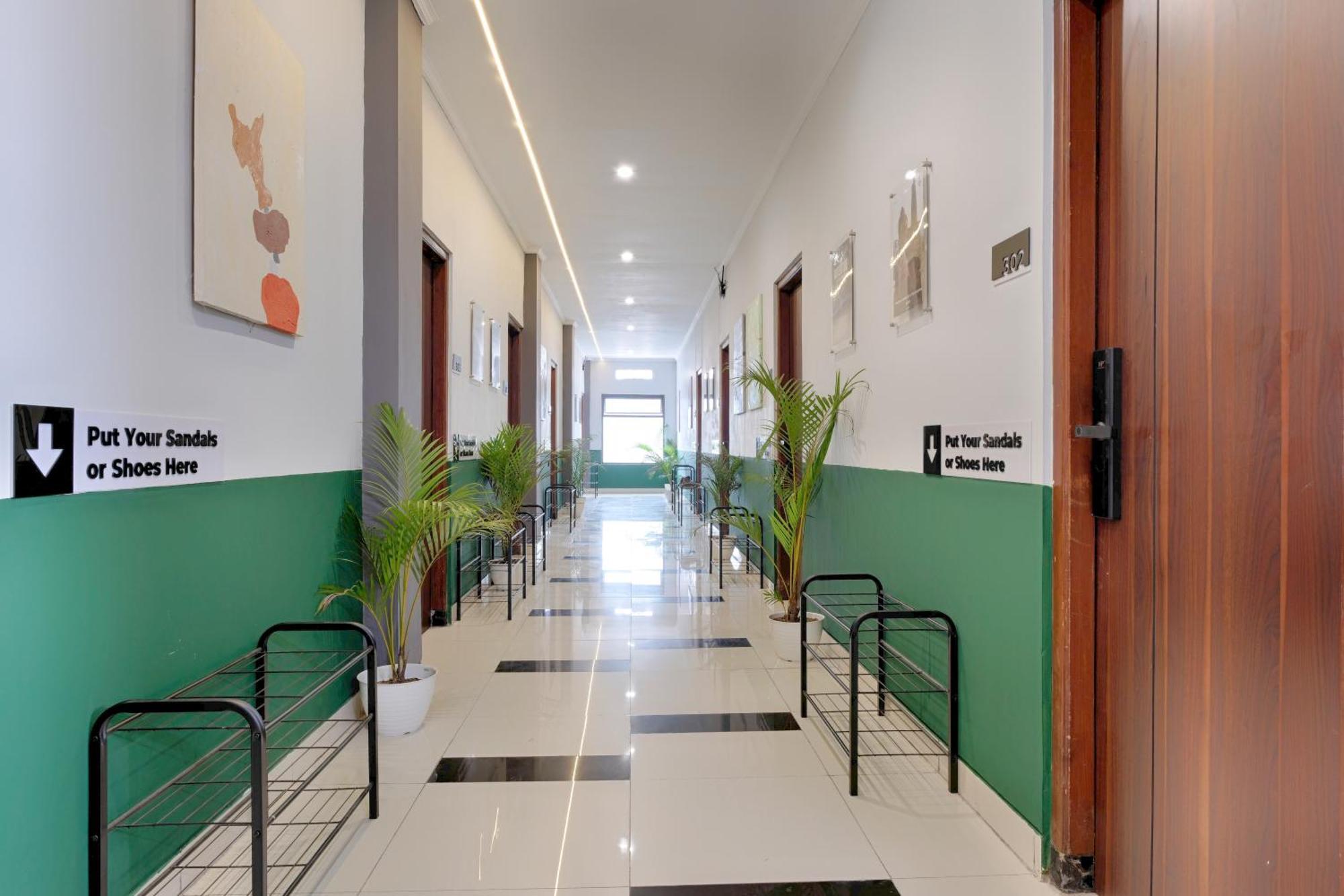 Hubs Hostel Yogyakarta Exterior photo