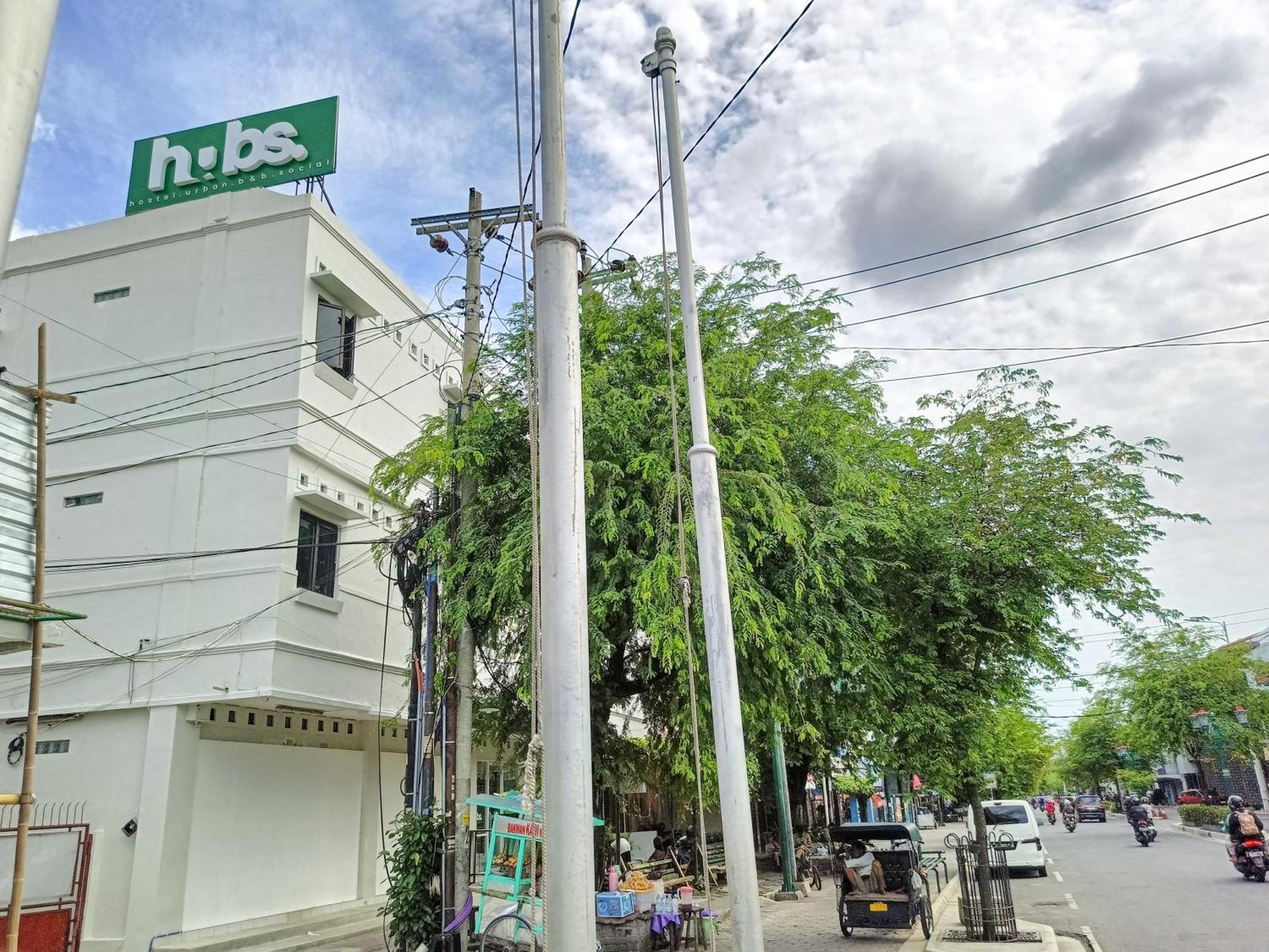Hubs Hostel Yogyakarta Exterior photo