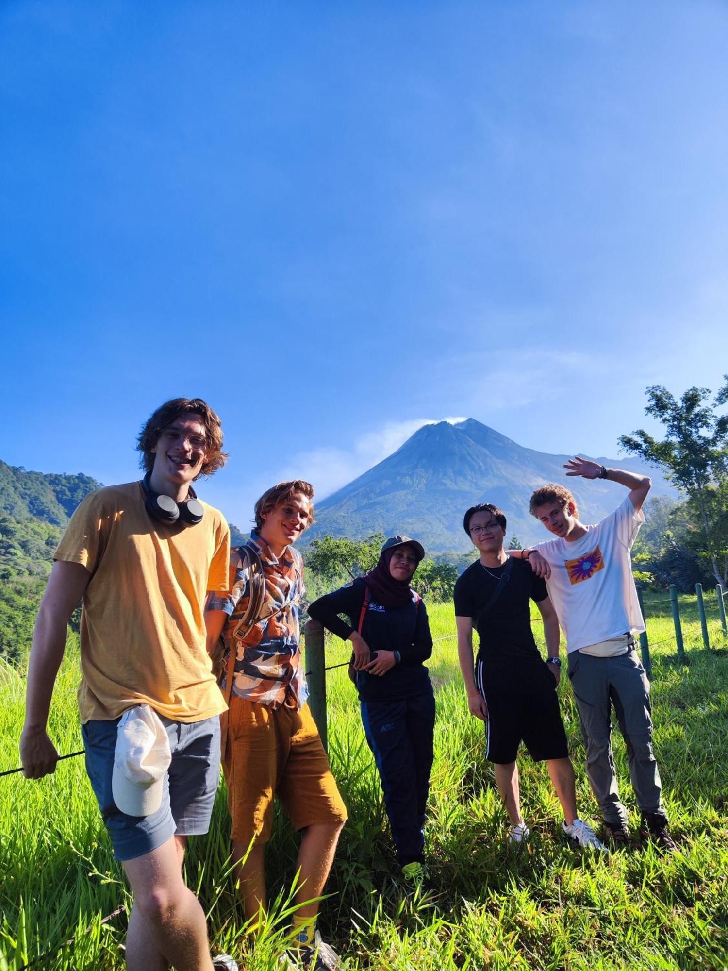 Hubs Hostel Yogyakarta Exterior photo