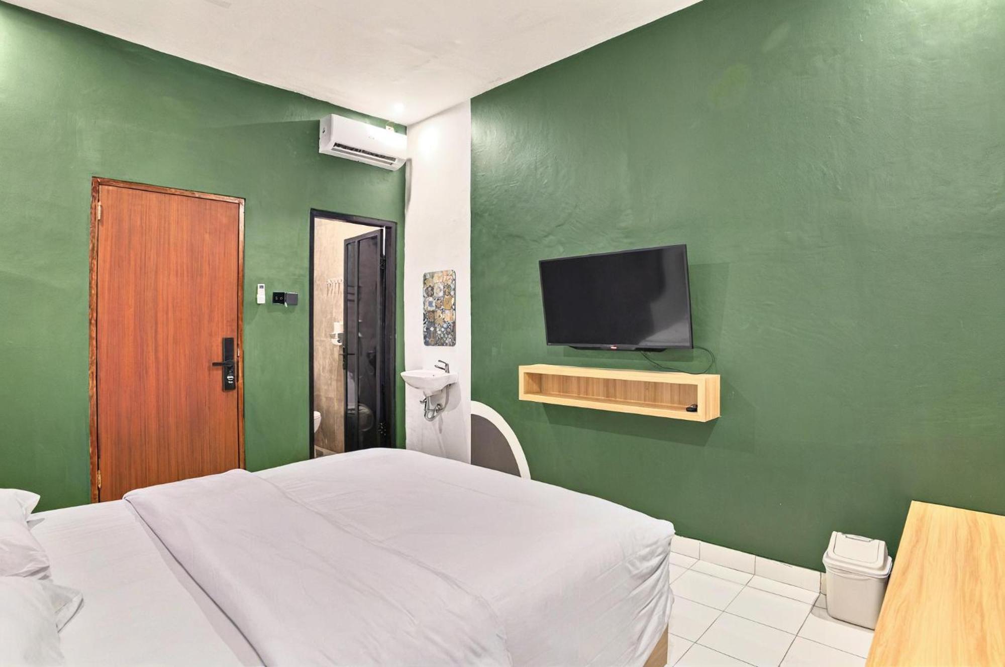 Hubs Hostel Yogyakarta Exterior photo