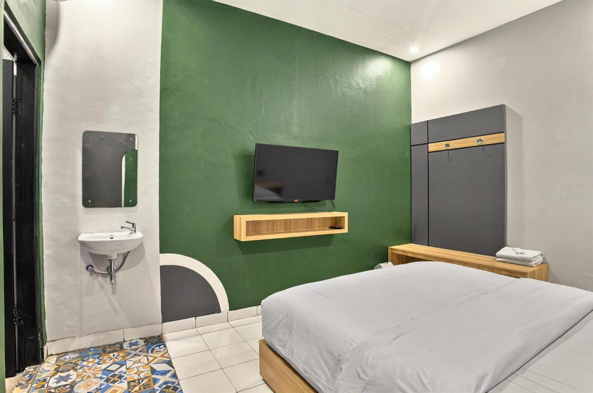 Hubs Hostel Yogyakarta Exterior photo